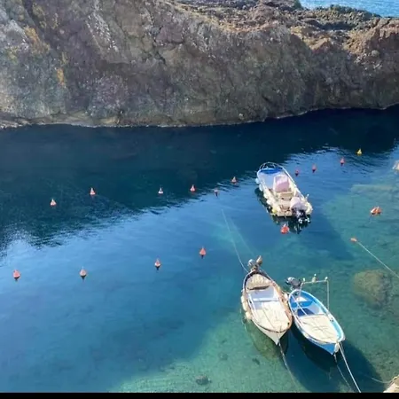 Ninin De Ma' Hostel Framura