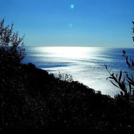 Ninin De Ma' Hostel Framura