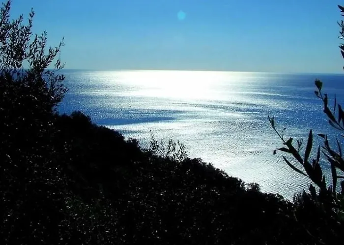 Ninin De Ma' Hostel Framura