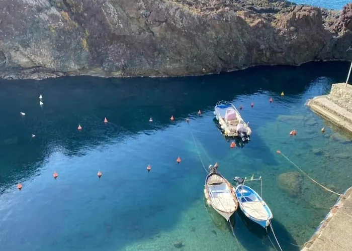 Ninin De Ma' Hostel Framura