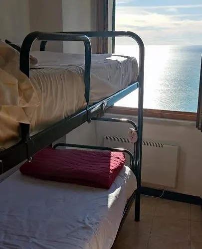 Ninin De Ma' Hostel Framura